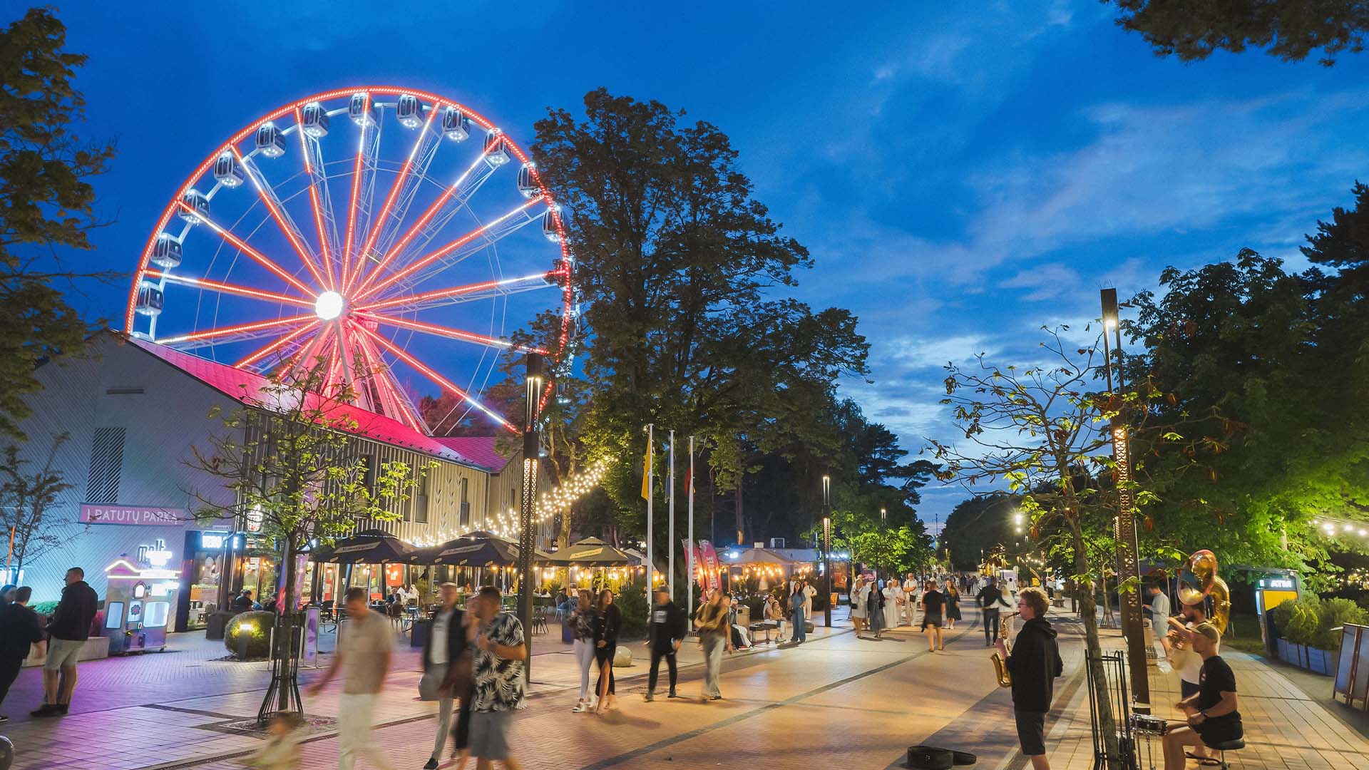 Naktinė Palangos panorama iš paukščio skrydžio
