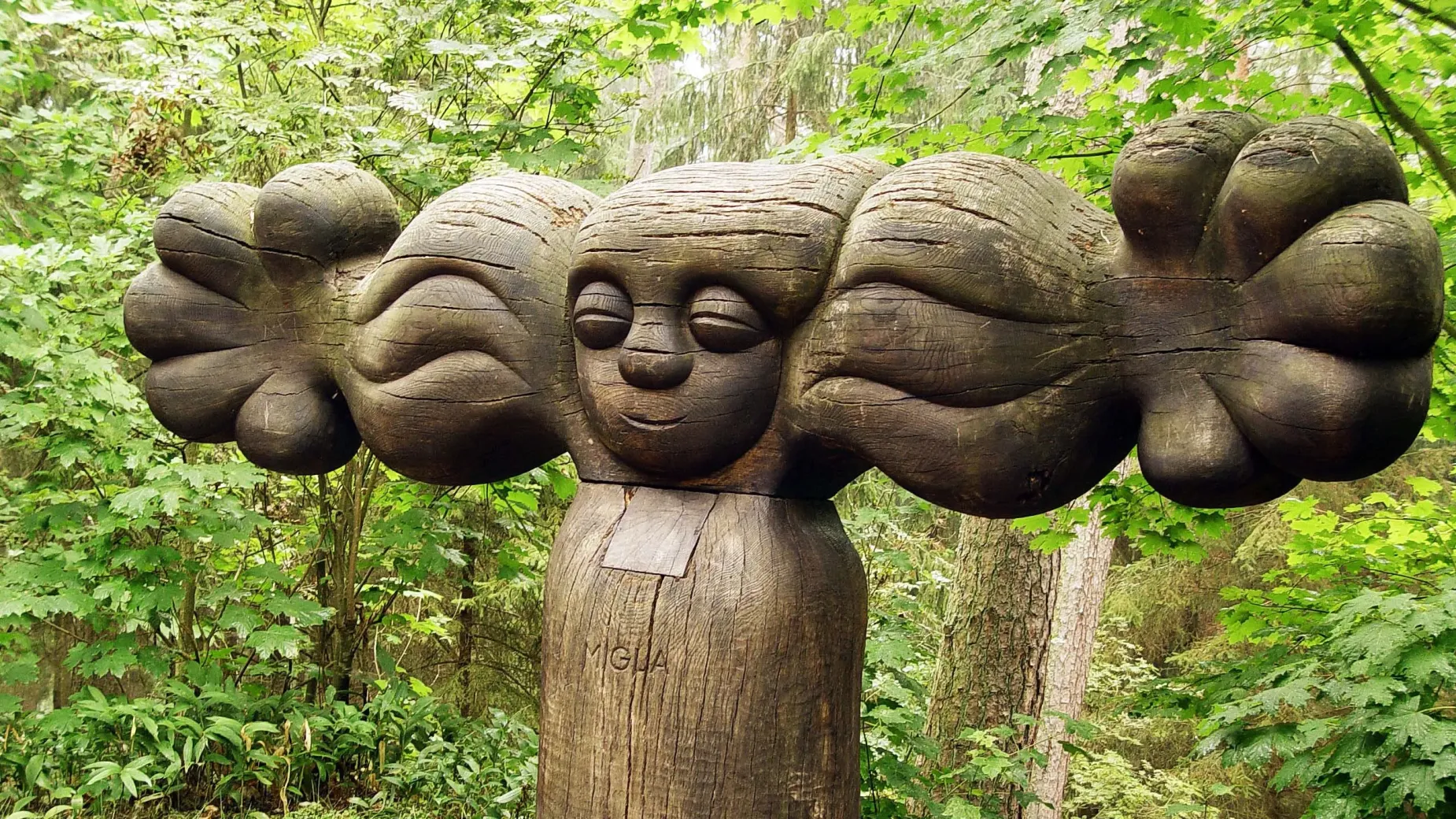 Raganų kalnas – skulptūrų parkas su legendomis