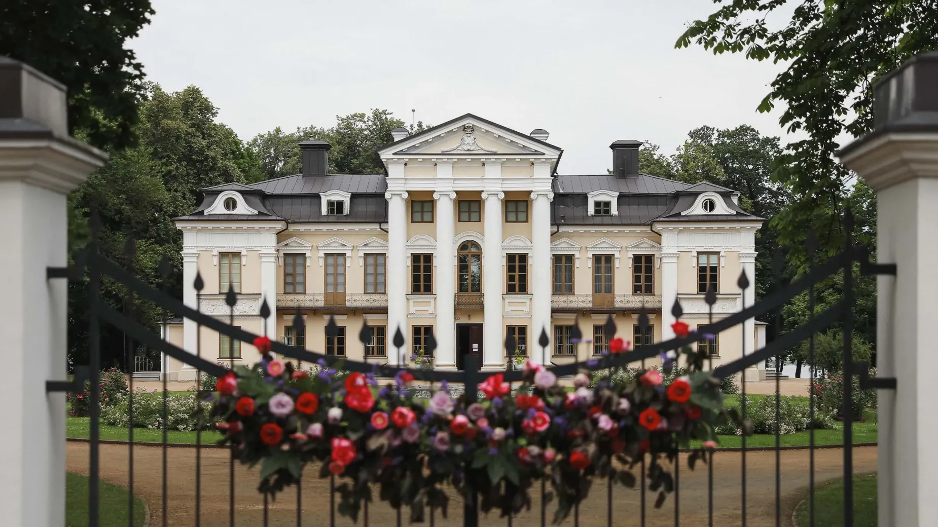 Paežerių dvaras