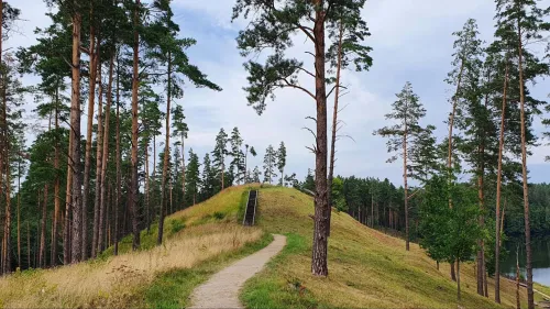 Neatrastų piliakalnių topas – idėjos istorinei kelionei