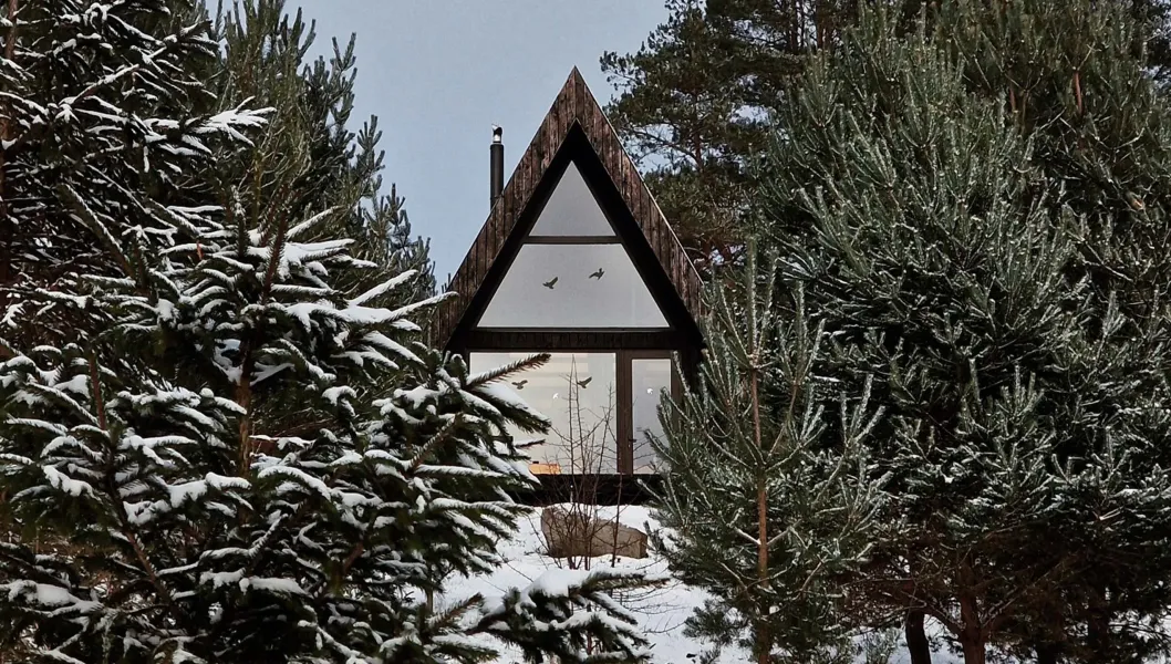 Glamping. Luxus und Komfort in verschneiter Wildnis.